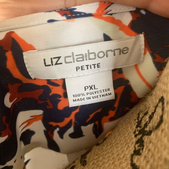 Sleeveless Blouse - Picture 8 of 8